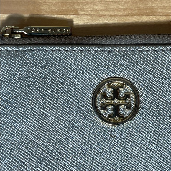 Tory Burch Zipper Around Silver-tone leather mini Pouch - Picture 8 of 9